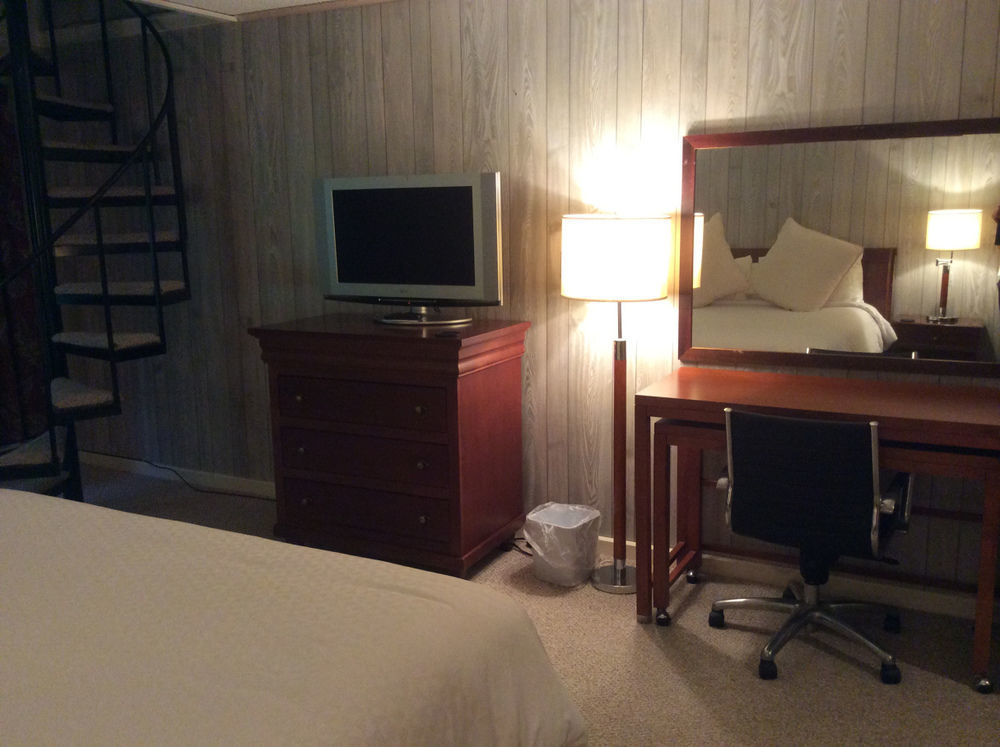 Evergreen Valley Inn Stoneham Экстерьер фото