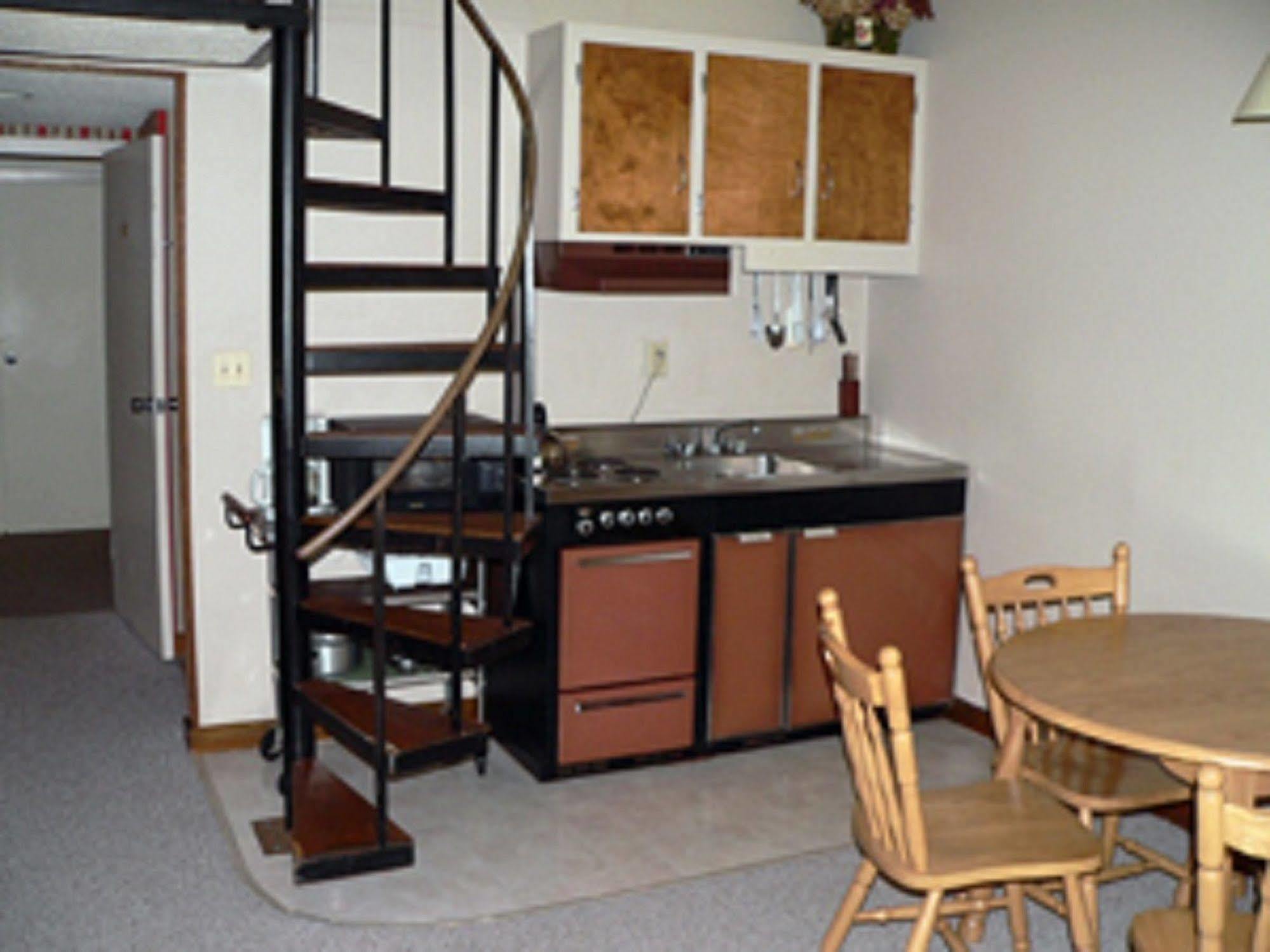 Evergreen Valley Inn Stoneham Экстерьер фото